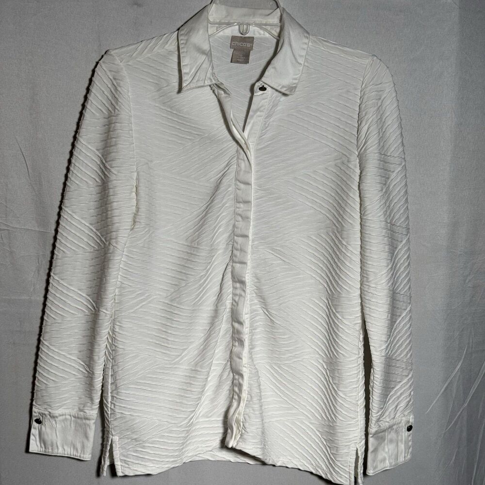 Chico’s White Textured Blouse Size 0 Small Button Front Career Office Casual Top